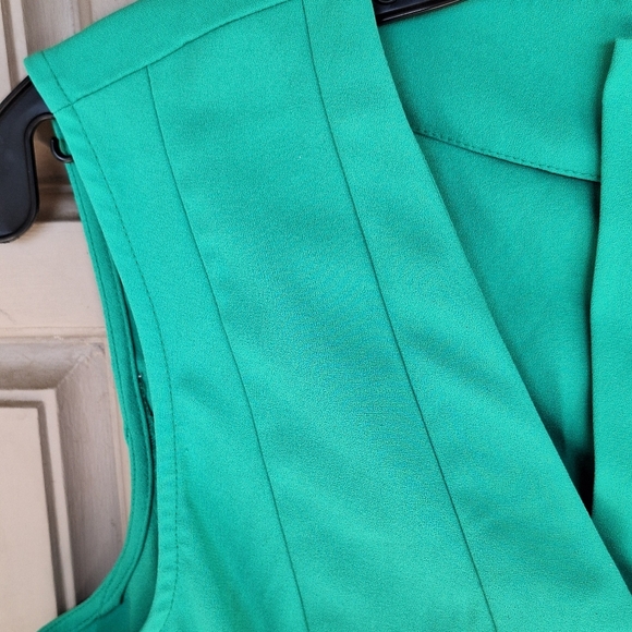 Banana Republic Peplum Blouse Sz6 V Neck Zip Back Sleeveless Sea Green Quality - Picture 2 of 10